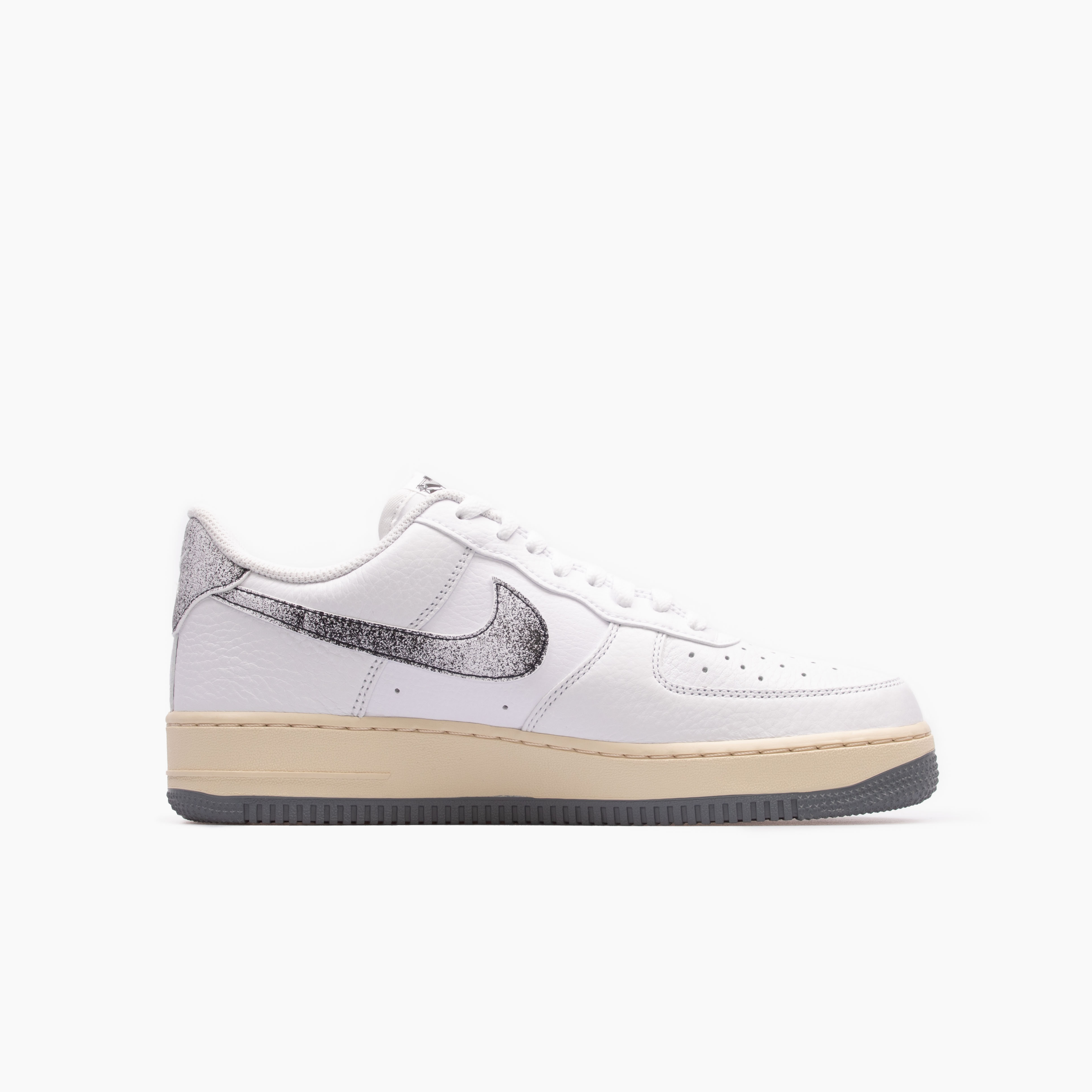 Nike Air Force 1 ’07 LX スニーカー Кроссовки Nike Air Force 1 '07 LX в мультибрендовом магазине Mint